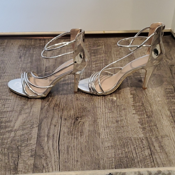 Heels - Picture 4 of 4